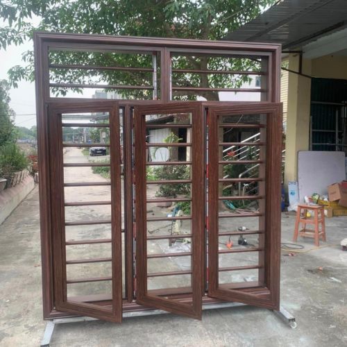 Những ưu điểm vượt trội của cửa nhôm hệ chấn song so với cửa gỗ truyền thống