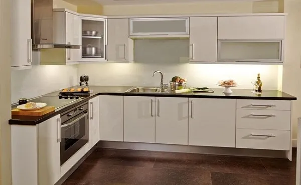 Mẫu tủ bếp nhôm kính trắng sứ đẹp