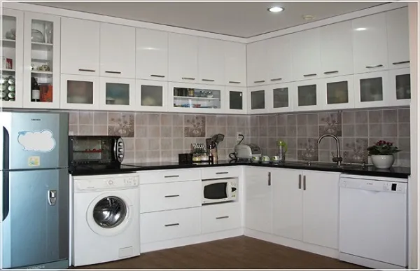 Mẫu tủ bếp nhôm kính trắng sứ đẹp