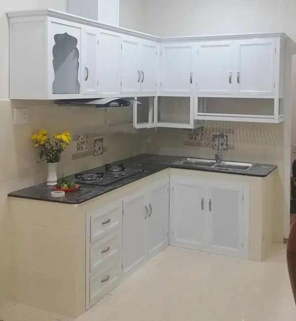 Mẫu tủ bếp nhôm kính trắng sứ đẹp